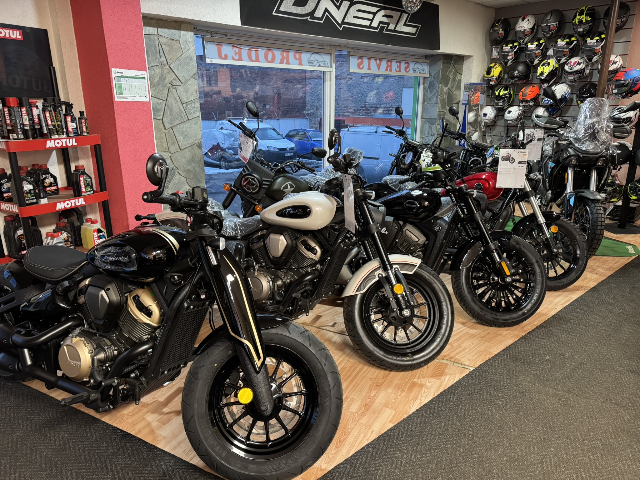 MOTO skladem na prodejně