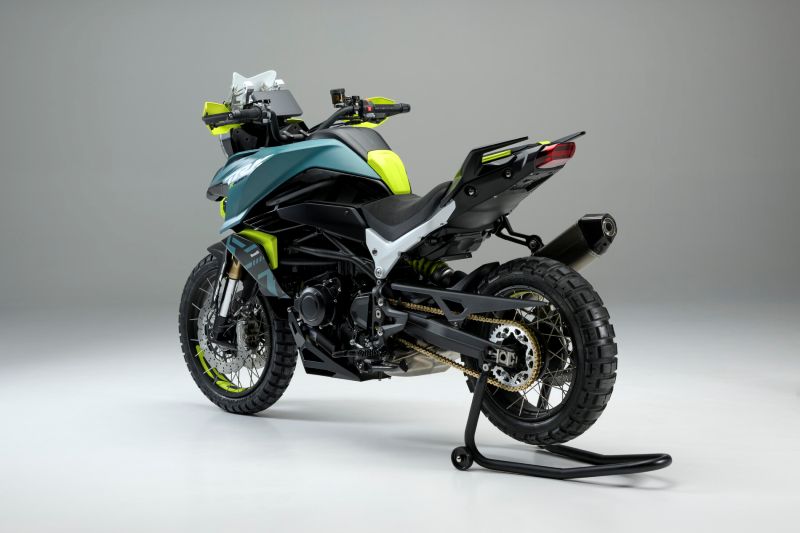 Benelli TRK 902X